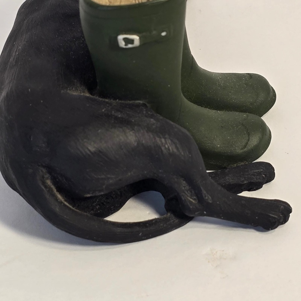 Vintage Black Labrador Dog Figurine with Green Wellington‎ Boots For Collector - Picture 5 of 15